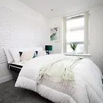 2br Near Centre * Bristol