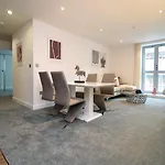 2br Near Centre