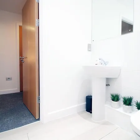 2br Near Centre