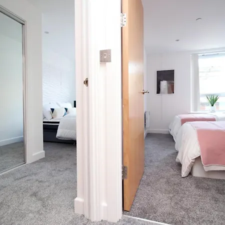 2br Near Centre *