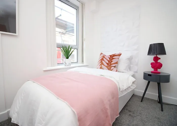 2br Near Centre Apartment